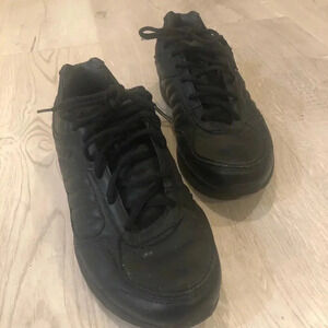 Reebok men’s  slip resistant shoes